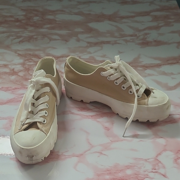 Sincerly Jules Shoes - Sincerely Jules Vasco Tan Canvas Platform Sneakers Sz 6.5M
